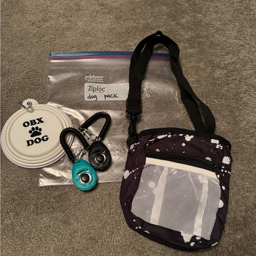 Training Pouch with Clickers - Black and Blue